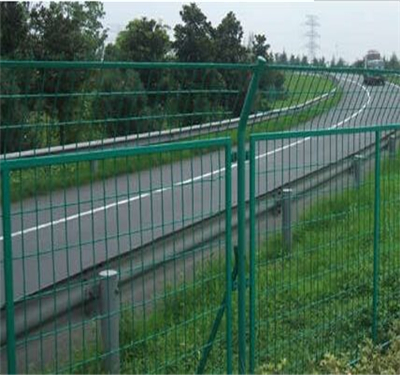 公路護(hù)欄網(wǎng)02.jpg 公路護(hù)欄網(wǎng)02.jpg